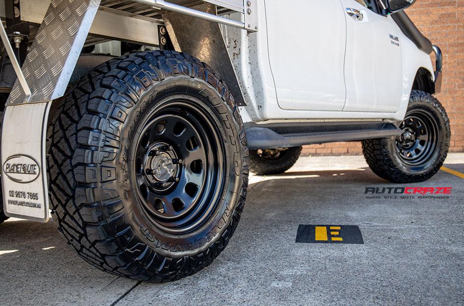 TOYOTA HILUX N80 4WD D HOLE BLACK